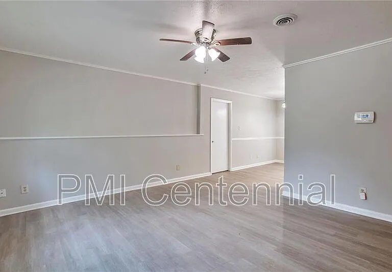 484 Evergreen Dr — Photo 3