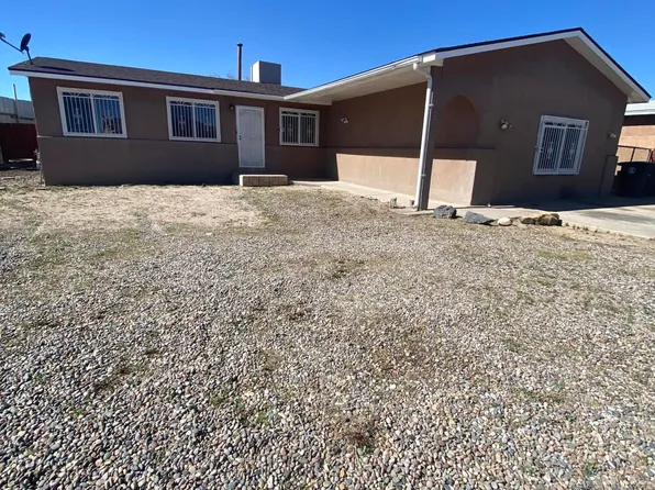 1425 Lucretia St SW, Albuquerque, NM 87121