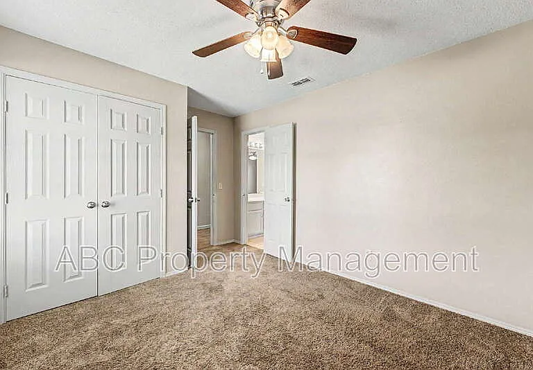 3033 W Mica St — Photo 15