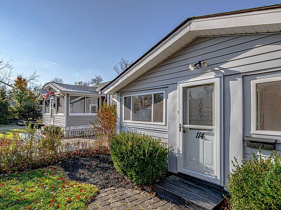 3rd image of 114 Mull Ave