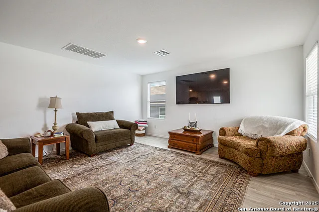 3 bed, 2.0 bath, 1440 sqft, $1,699 — Photo 2