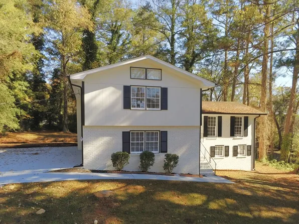 4314 Autumn Hill Dr, Stone Mountain, GA 30083