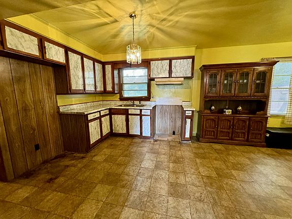 4th image of 1021 Magette St