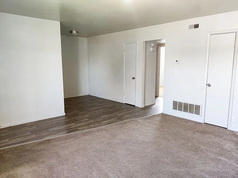 4371 / 4365 S Fairbourne Ave — Photo 3