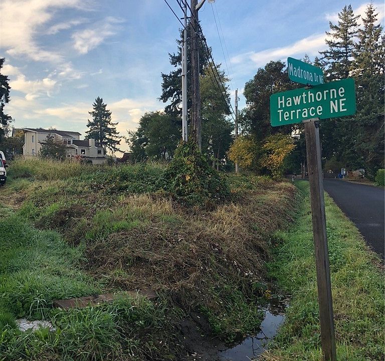 2nd image of 6308 Hawthorne Ter NE