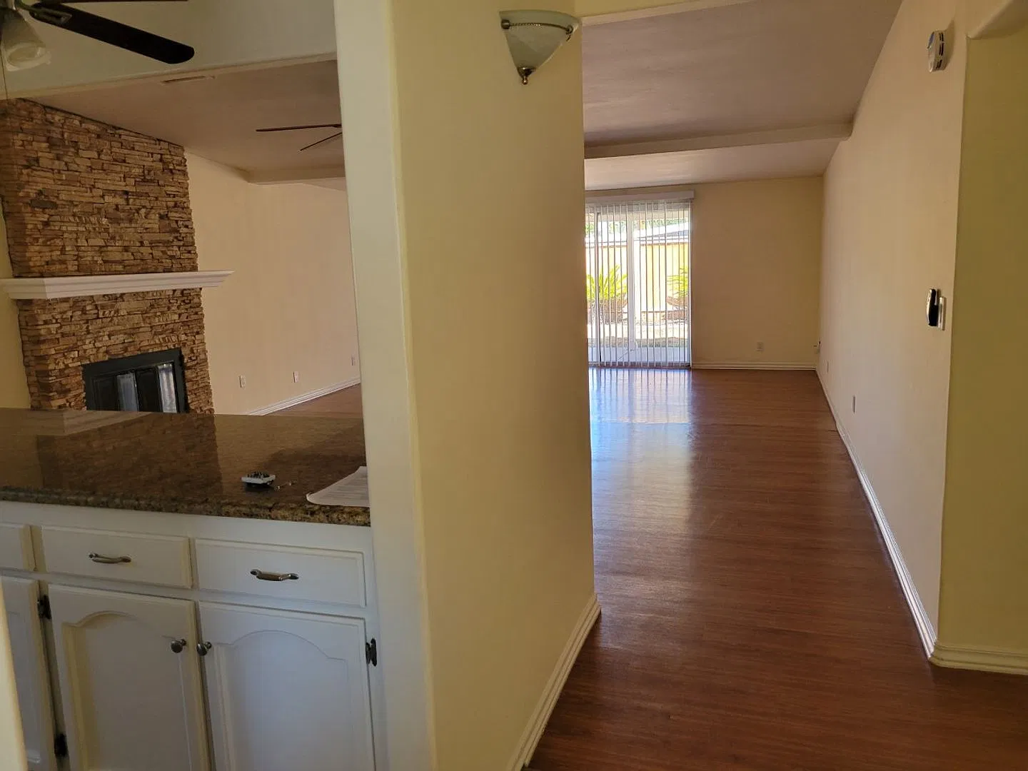 Lovely 3 bedroom home with a separate studio apartment — Photo 3