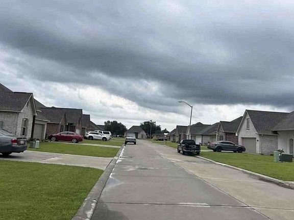 Exterior Neighborhood (street photo)
