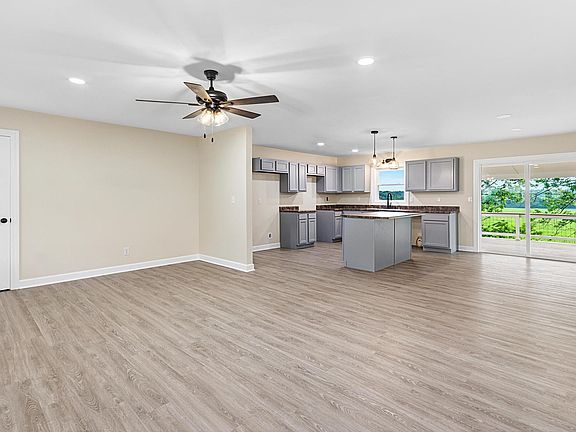 4th image of 36 Cardinal Dr