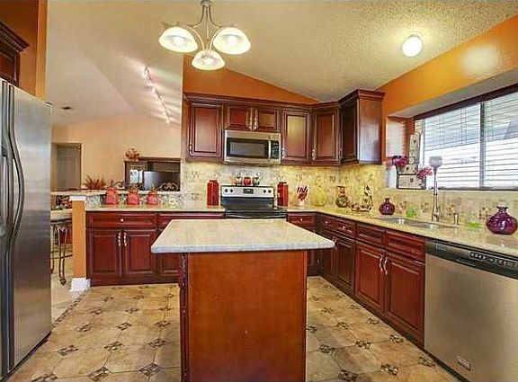 4th image of 2445 Ashland Pl N