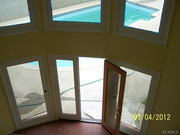 2 story home with high celings