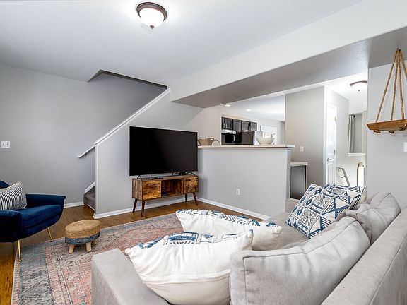 4th image of 64 Vale Cir