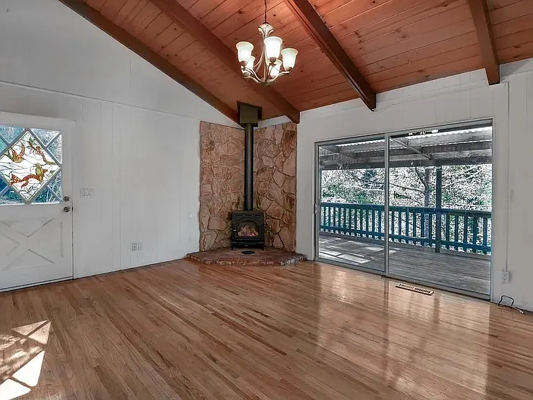 115 Estates Dr — Photo 3