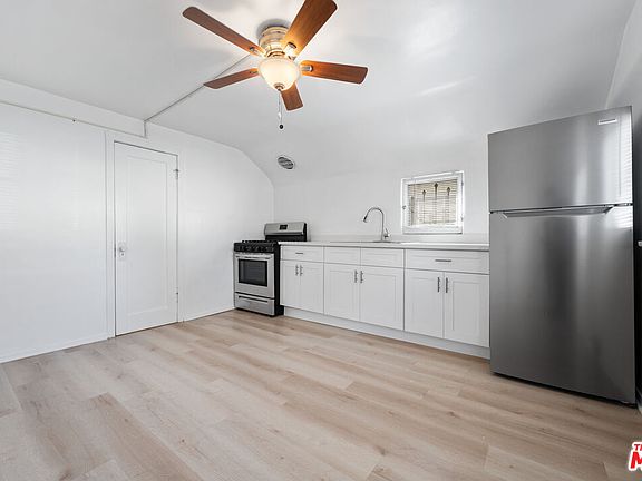 5th image of 11924 Rochester Ave