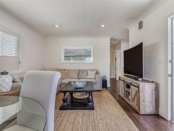 2nd image of 518 Begonia Ave #1/2