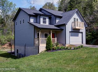 918 Cedar Ln, Sevierville, TN 37862