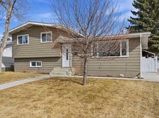 9852 W Athens Rd SE, Calgary, AB T2J1B9