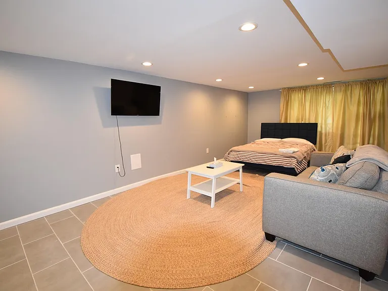 8018 Chelwynde Ave — Photo 14