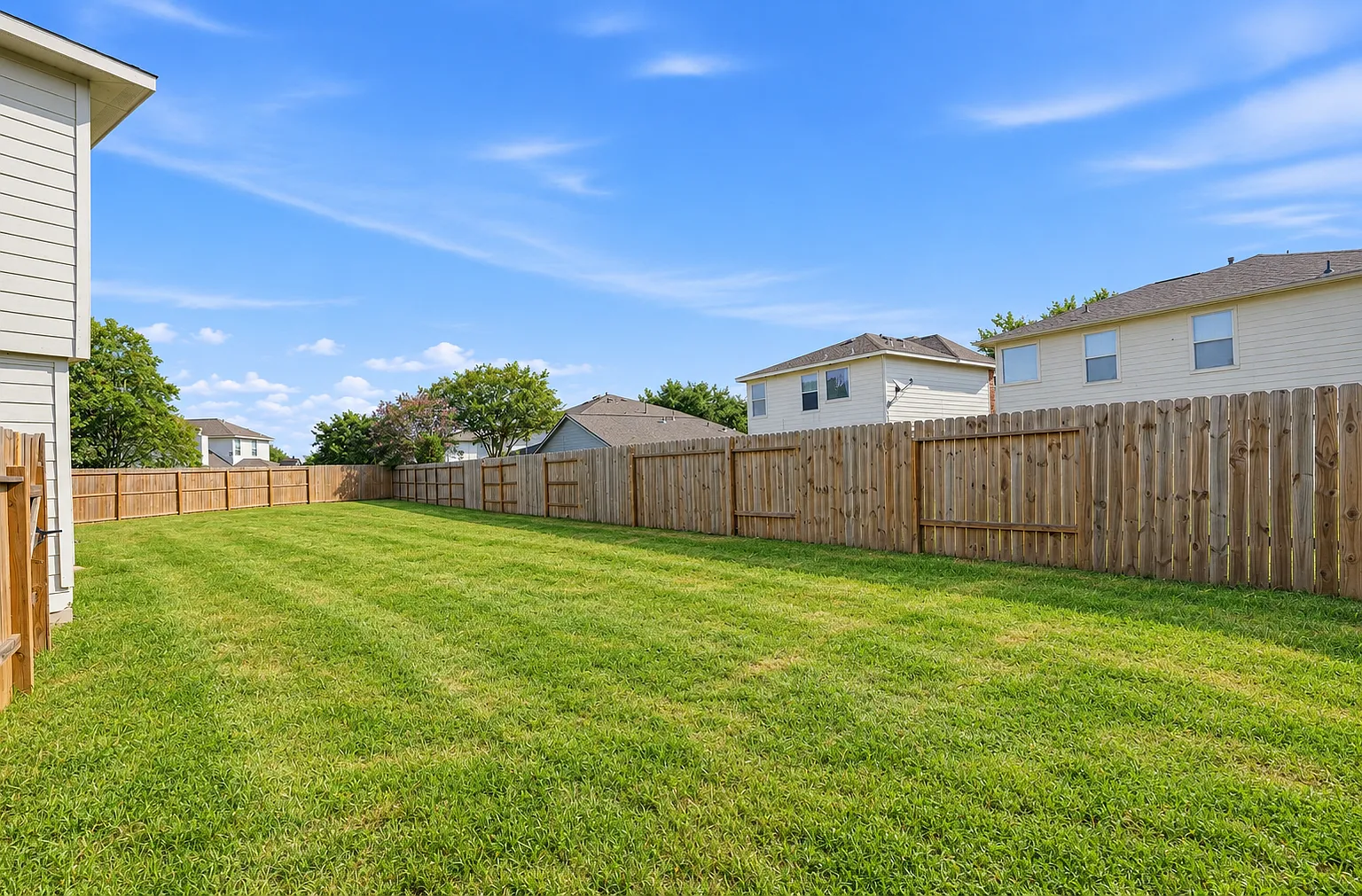 3 bed, 2.5 bath, 1936 sqft, $2,700 — Photo 3