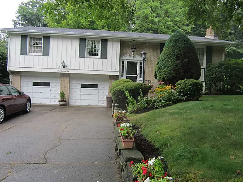 109 Thornberry Dr photo 1