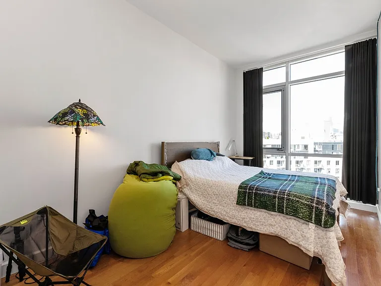 11-24 31st Ave #8B — Photo 9