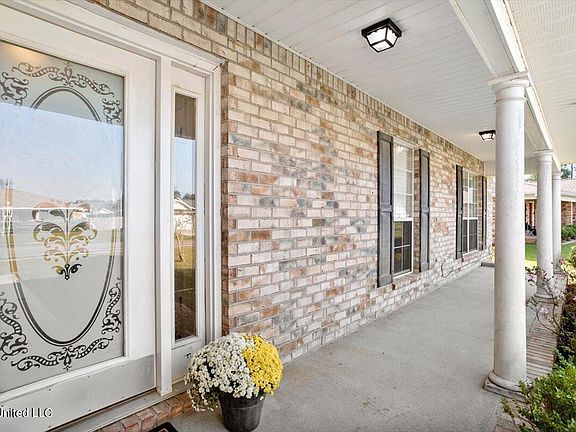 4th image of 14042 Maddie Cir