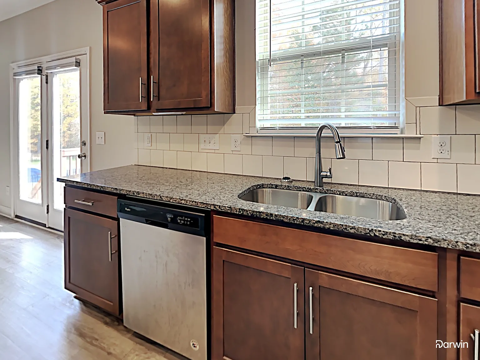 3 bed, 2.5 bath, 2325 sqft — Photo 3