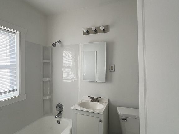 5th image of 733 Mynster St APT 5