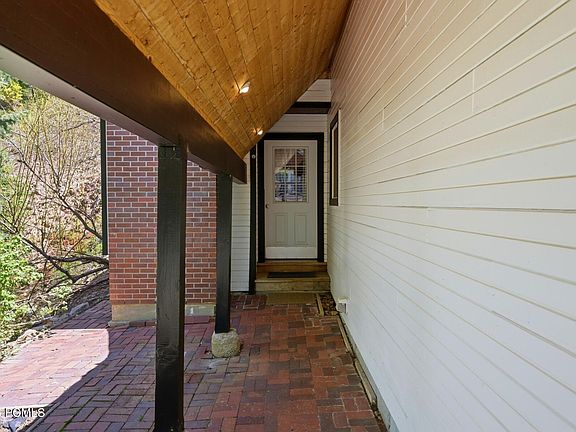 3rd image of 207 Daly Ave #207 & 209