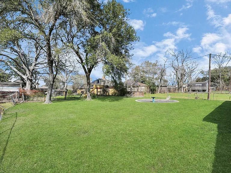 8105 Lanham Ln — Photo 34