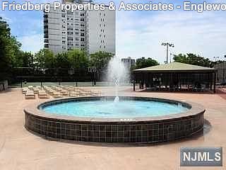 3rd image of 2100 Linwood Ave APT 16U