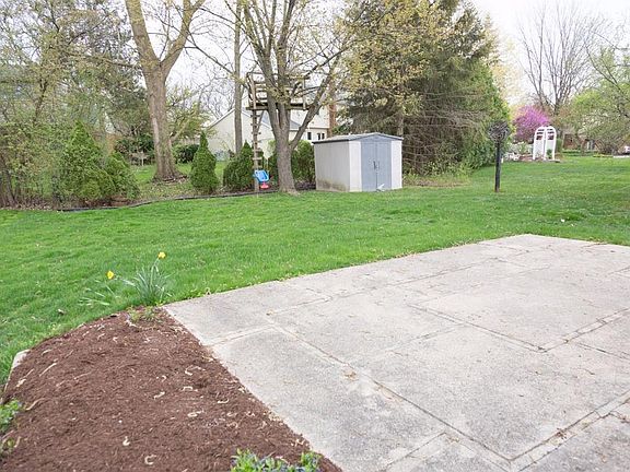 4th image of 3452 Yellowstone Dr