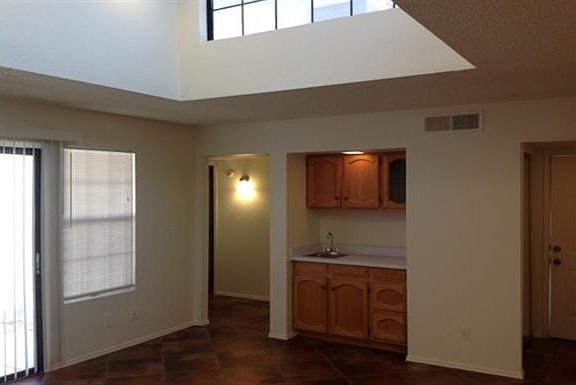 5th image of 1447 W Keats Ave