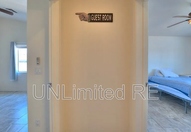 304 Acoma Blvd S — Photo 45