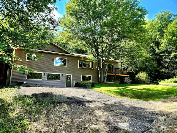 11 Dickvale Road, Peru, ME 04290