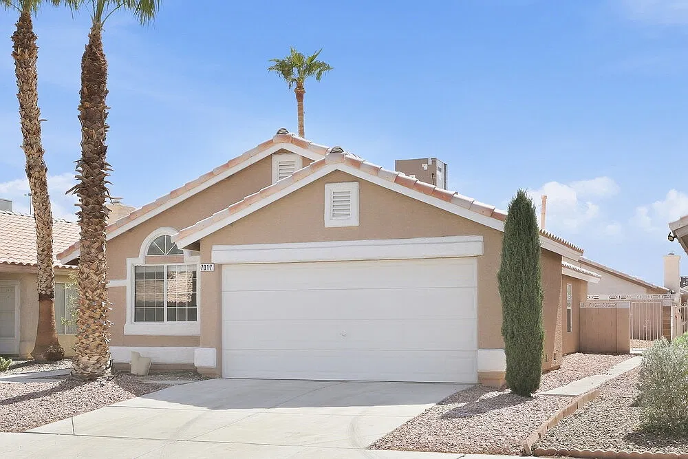 3 bed, 2.0 bath, 1558 sqft, $2,090 — Photo 3