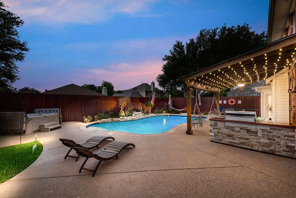 5 bed, 3.5 bath, 2457 sqft, $9,750 — Photo 2