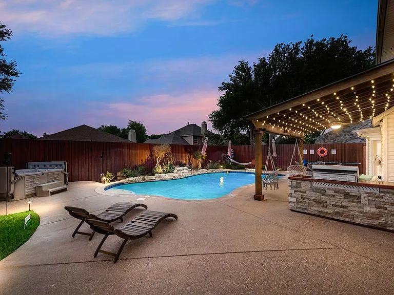 3933 Wisteria Ln — Photo 2