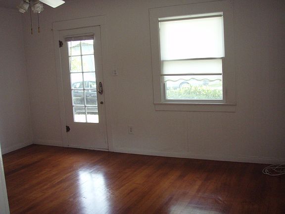 5th image of 218 W Culver Ave