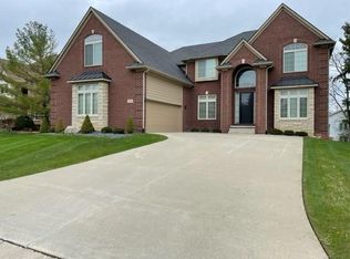 16733 Sherwood Ln, Northville, MI 48168