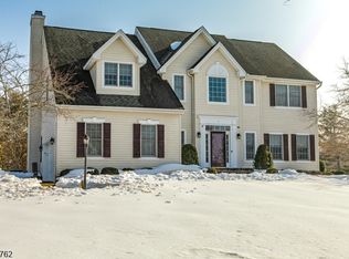 1 Interlachen Ct, Skillman, NJ 08558