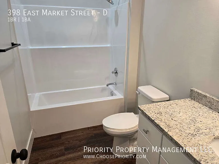 398 E Market St #D — Photo 13