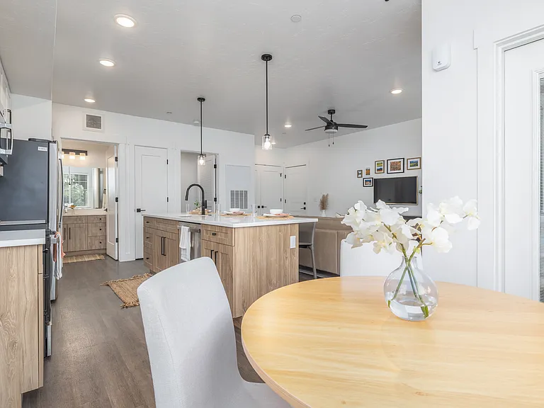 Olivia Apartments — Photo 29