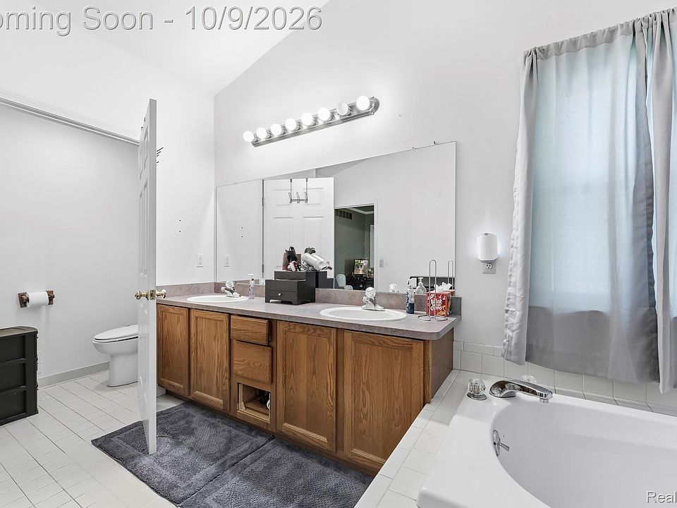 1761 Spruce Dr, photo 29