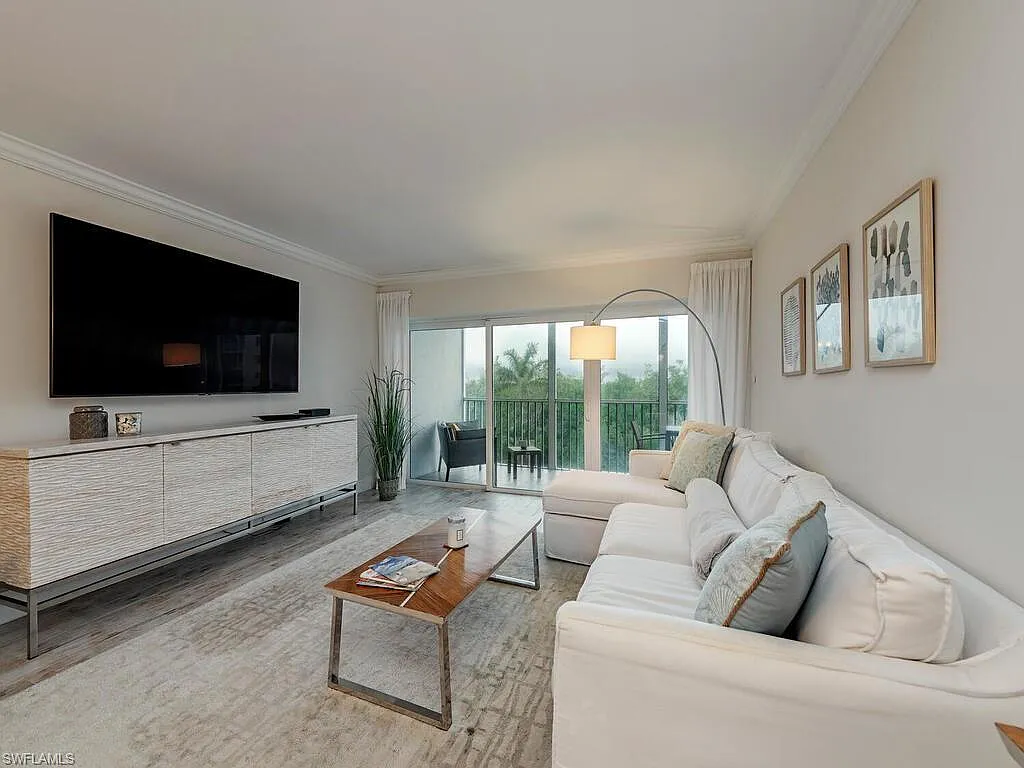 2 bed, 2.0 bath, 1050 sqft, $8,000 — Photo 3