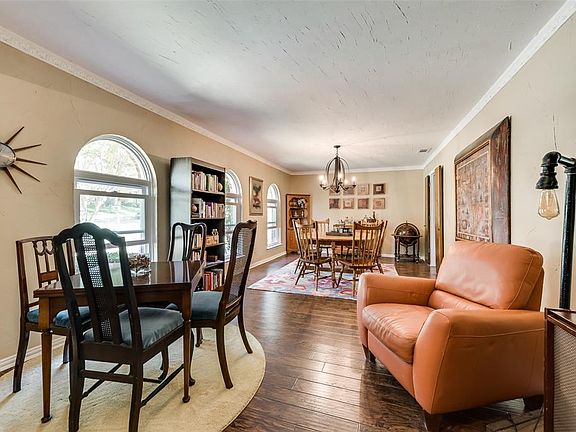 5th image of 207 Lakehill Dr