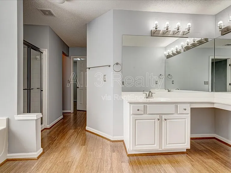 2540 Alvecot Cir — Photo 9