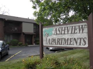 2403 34th St APT 2, Moline, IL 61265