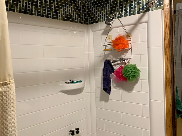 Bath tub