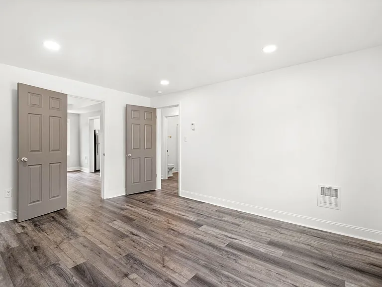 1681 Suburban Avenue — Photo 15