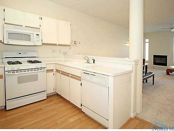 4th image of 2631 W Village Dr